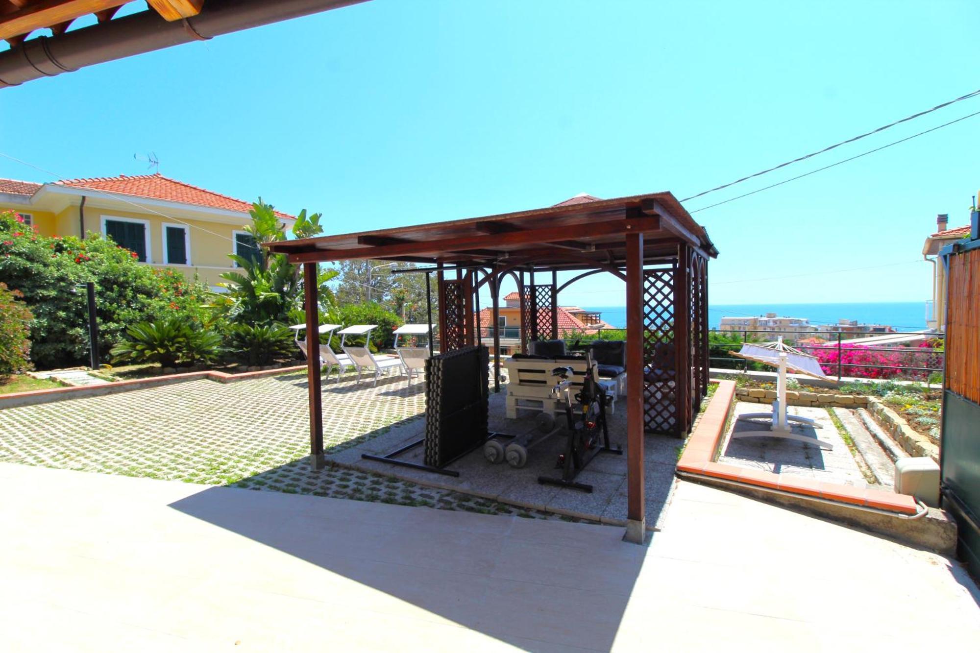 La Pace, Il Sole, Il Mare - Sanremo Casa Indipendente Vista Mare, Posto Auto Privato, Ampio Spazio Esterno Attrezzato, A Pochi Minuti Dalle Spiagge Exterior foto