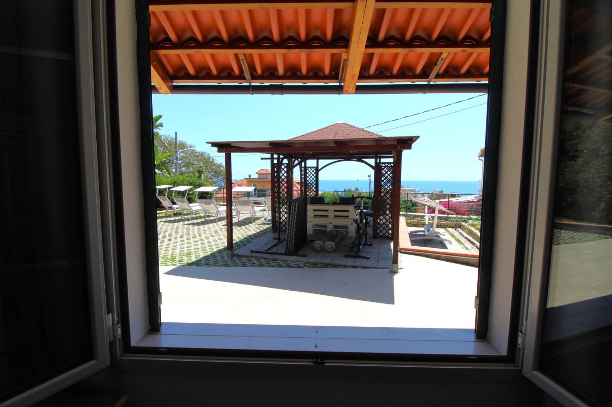 La Pace, Il Sole, Il Mare - Sanremo Casa Indipendente Vista Mare, Posto Auto Privato, Ampio Spazio Esterno Attrezzato, A Pochi Minuti Dalle Spiagge Exterior foto