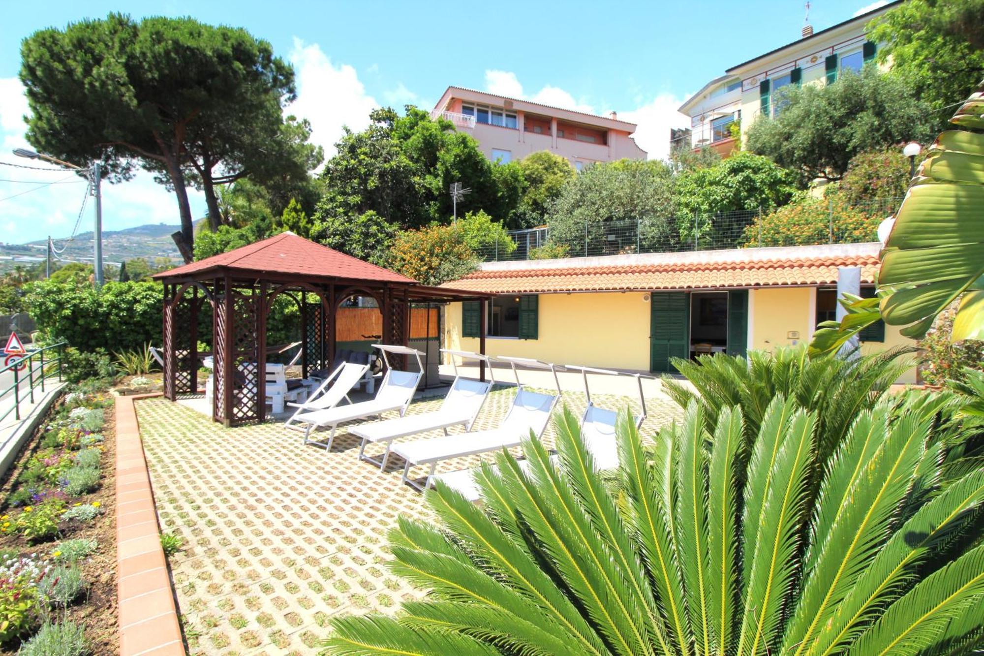 La Pace, Il Sole, Il Mare - Sanremo Casa Indipendente Vista Mare, Posto Auto Privato, Ampio Spazio Esterno Attrezzato, A Pochi Minuti Dalle Spiagge Exterior foto