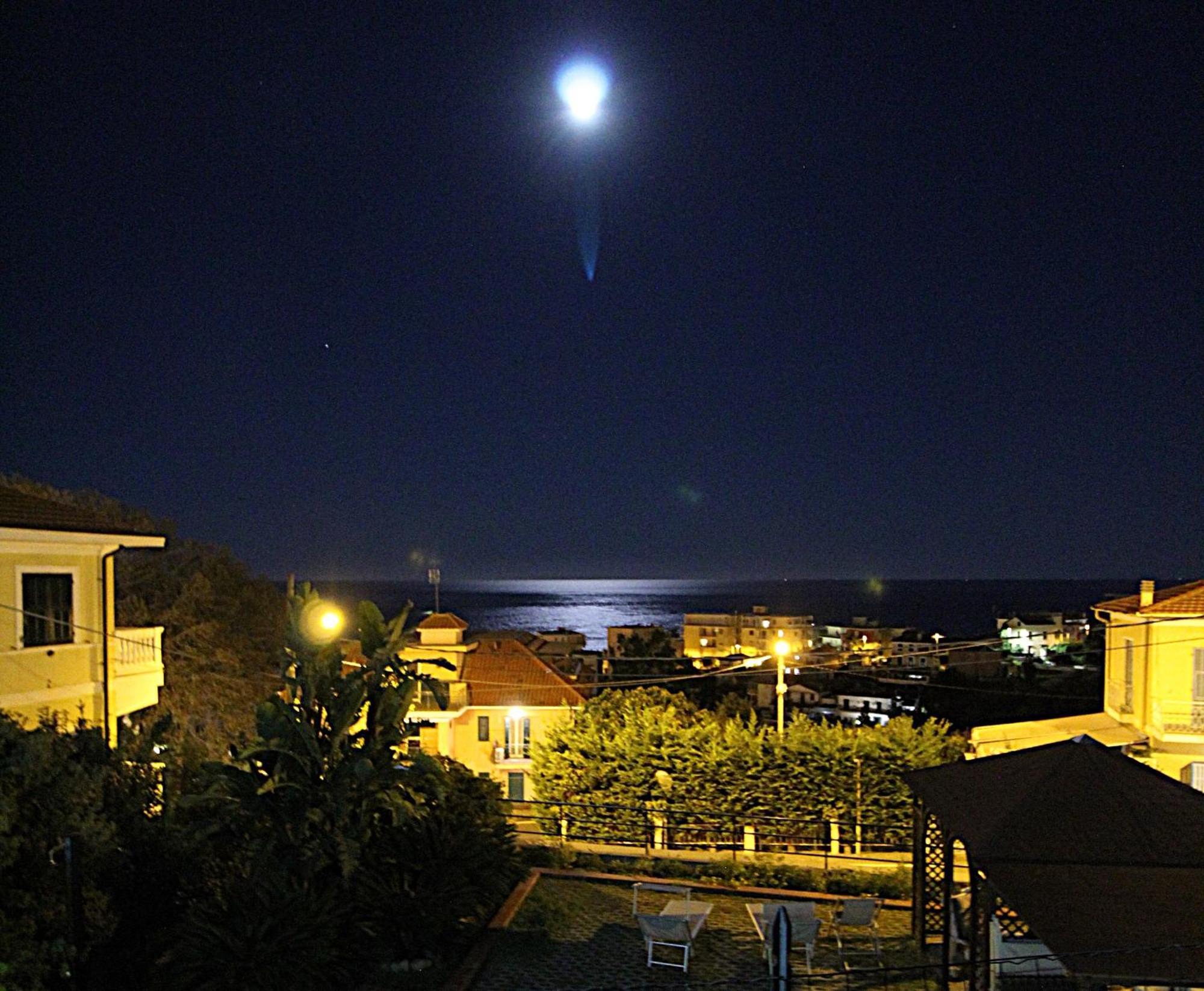 La Pace, Il Sole, Il Mare - Sanremo Casa Indipendente Vista Mare, Posto Auto Privato, Ampio Spazio Esterno Attrezzato, A Pochi Minuti Dalle Spiagge Exterior foto